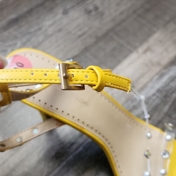Adrienne Vittadini Yellow High Heel Sandals Studded Faux Pearl & Rhinestones 10 - Picture 9 of 9